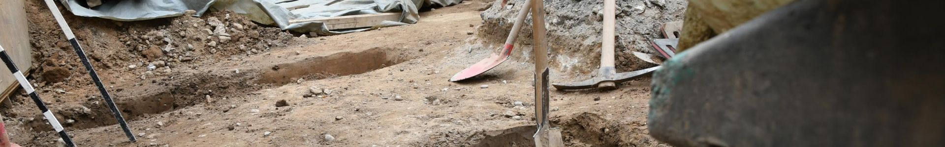 Bild-Banner - Detail Schaufel, Hacke, Spaten